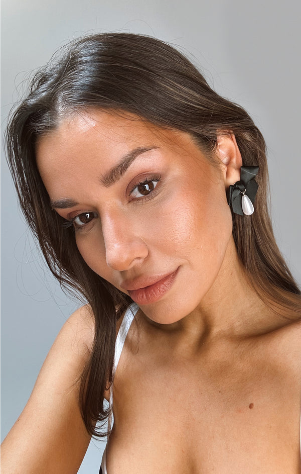 ★MIDNIGHT MOMENT.★ pop pearl earring Designer fashion, Seoul-fully created | W Concept