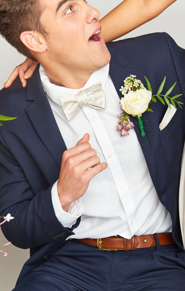 Sam Pocket Square ~ Show Me The Ring Solid – Show Me Your Mumu