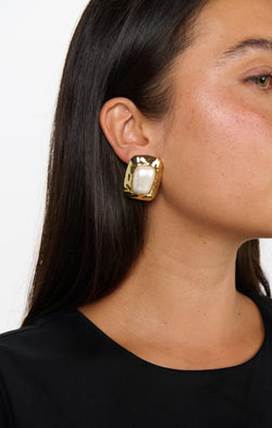 Petit Moments Giovana Earrings ~ Pearl/Gold