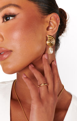 Faithy Jewels Sarah Shell Pearl Earrings  ~ Gold/Pearl