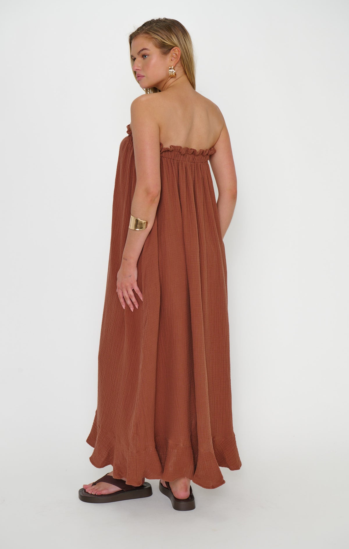 brown figured muslin dress Around The World Maxi Dress, in Crinkle Gauze Elie Tahari The Lucie group:Swanetta-Dress Make a statement in Color:Bubble Pink