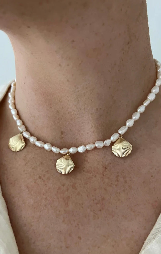 ALV Jewels Scalloped Shell Pearl Necklace ~ Pearl/Gold – Show Me Your Mumu