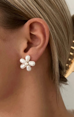 ALV Jewels Pearl Flower Stud Earrings ~ Freshwater Pearl