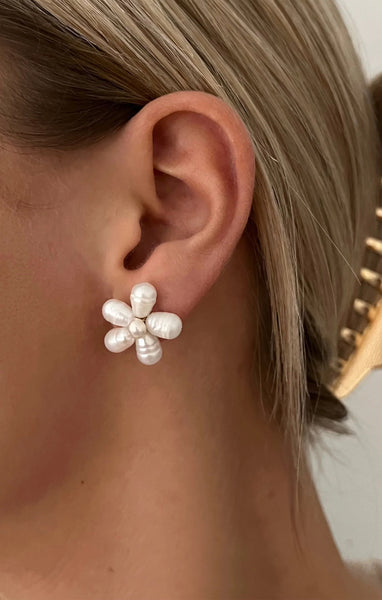 Pearl flower deals stud earrings